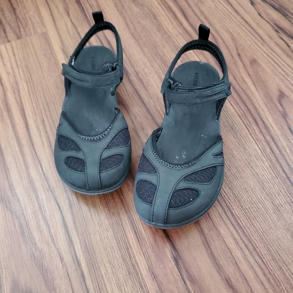 merrell sandals closed toe
